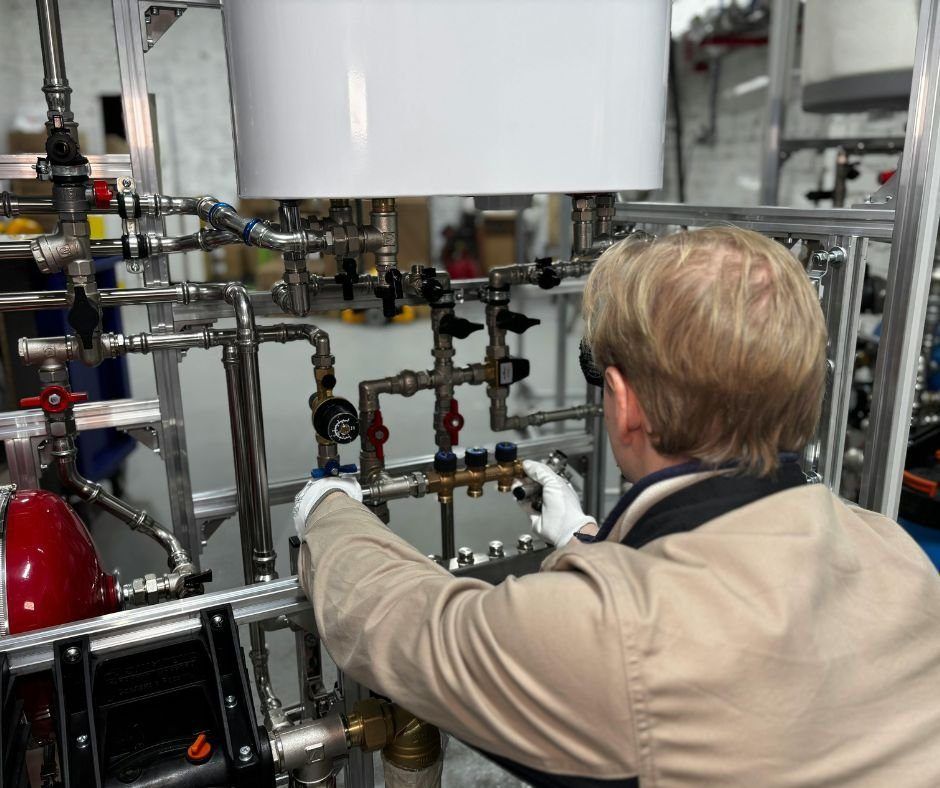 Professioneller Installateur - Wasserrohrbruch und Heizung Reparatur